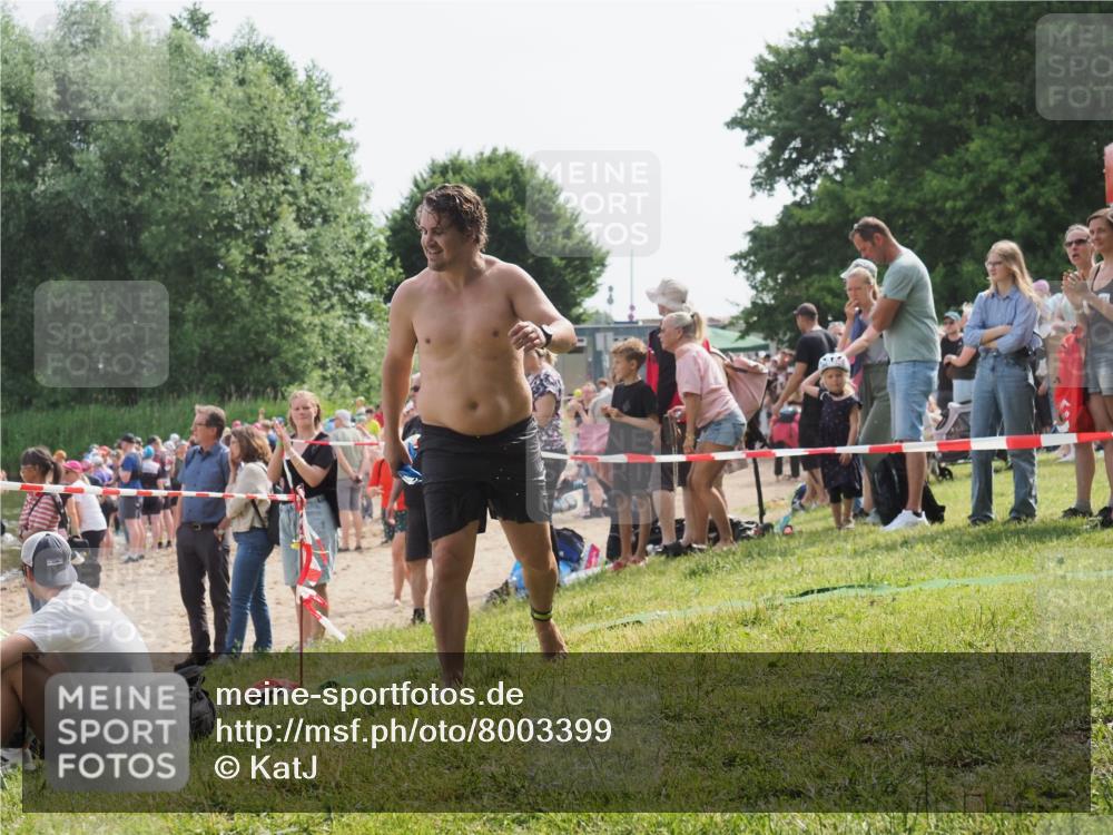 15.06.2025 - 27. Vierlanden-Triathlon KatJ http://msf.ph/oto/8003399 15.06.2025 10:00:19 Schwimmen 290 meine-sportfotos.de