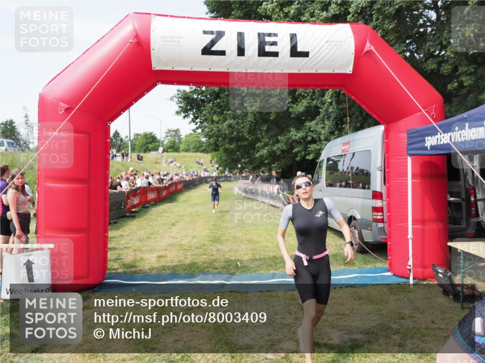 21.06.2025 - 27. Vierlanden-Triathlon MichiJ http://msf.ph/oto/8003409 15.06.2026 11:27:23 Ziel 369, 490, 565 meine-sportfotos.de