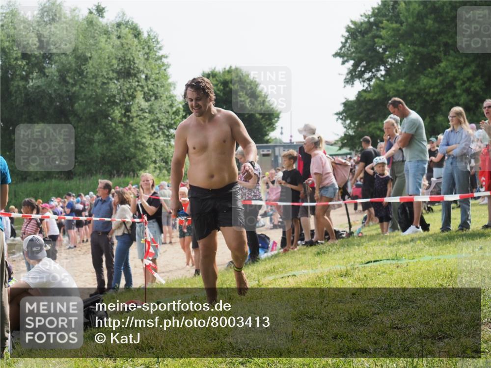 15.06.2025 - 27. Vierlanden-Triathlon KatJ http://msf.ph/oto/8003413 15.06.2025 10:00:19 Schwimmen 290 meine-sportfotos.de