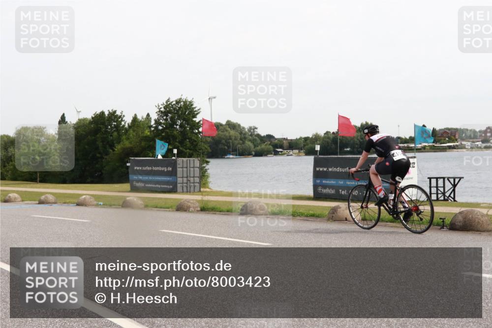 15.06.2025 - 27. Vierlanden-Triathlon H.Heesch http://msf.ph/oto/8003423 15.06.2025 10:29:38 Radfahren 82, 99, 262 meine-sportfotos.de