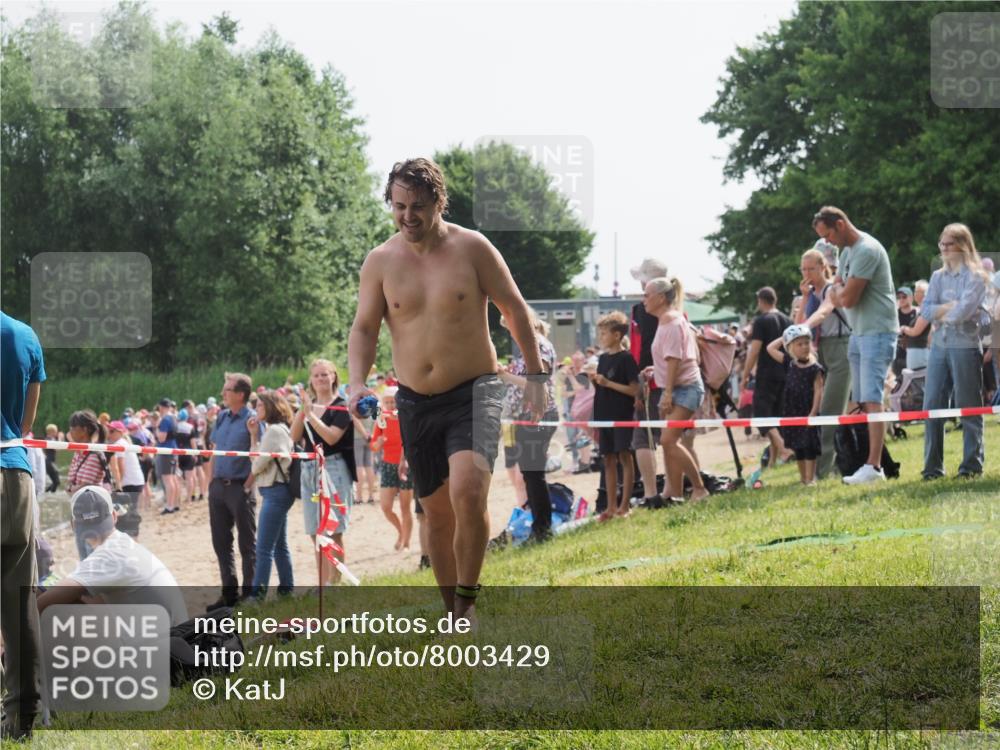 15.06.2025 - 27. Vierlanden-Triathlon KatJ http://msf.ph/oto/8003429 15.06.2025 10:00:19 Schwimmen 290 meine-sportfotos.de