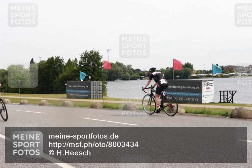 15.06.2025 - 27. Vierlanden-Triathlon H.Heesch http://msf.ph/oto/8003434 15.06.2025 10:29:39 Radfahren 82, 99, 262 meine-sportfotos.de