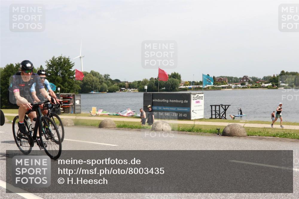 21.06.2025 - 27. Vierlanden-Triathlon H.Heesch http://msf.ph/oto/8003435 15.06.2025 11:48:33 Radfahren 223, 781, 816, 866 meine-sportfotos.de
