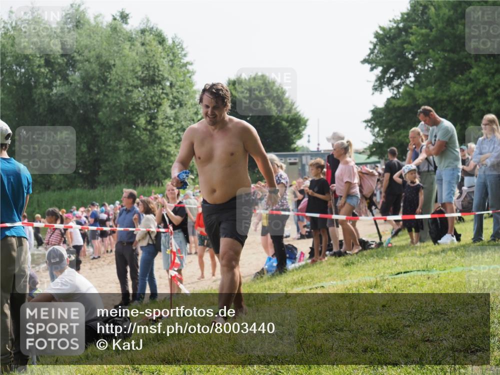 15.06.2025 - 27. Vierlanden-Triathlon KatJ http://msf.ph/oto/8003440 15.06.2025 10:00:19 Schwimmen 290 meine-sportfotos.de