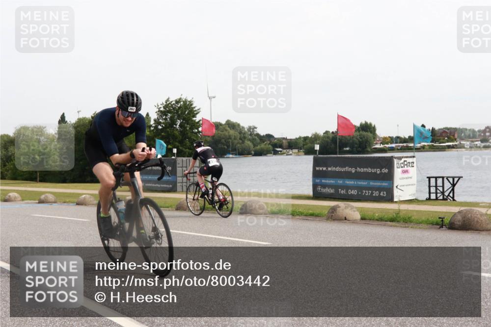 15.06.2025 - 27. Vierlanden-Triathlon H.Heesch http://msf.ph/oto/8003442 15.06.2025 10:29:39 Radfahren 82, 99, 262 meine-sportfotos.de