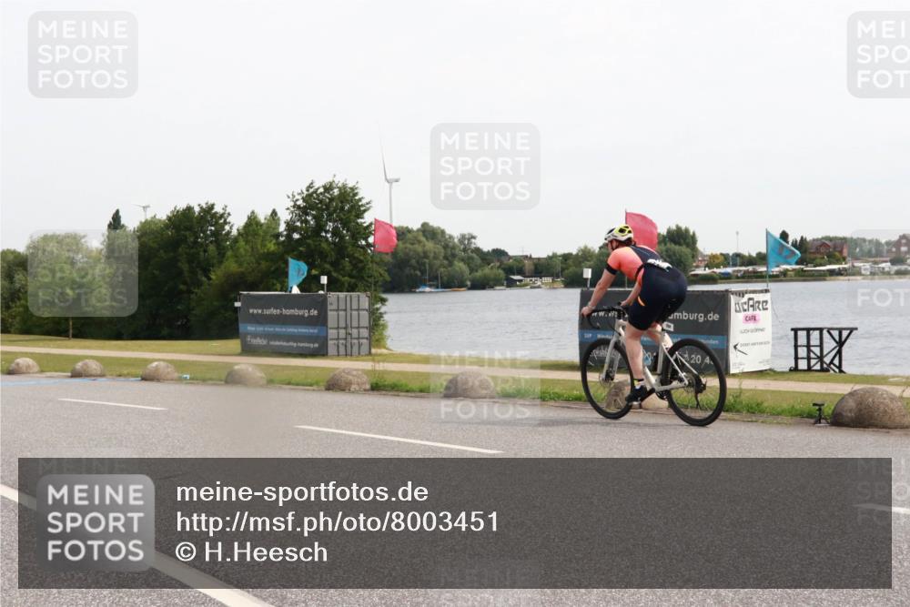 15.06.2025 - 27. Vierlanden-Triathlon H.Heesch http://msf.ph/oto/8003451 15.06.2025 10:29:42 Radfahren 82, 99, 262, 495 meine-sportfotos.de