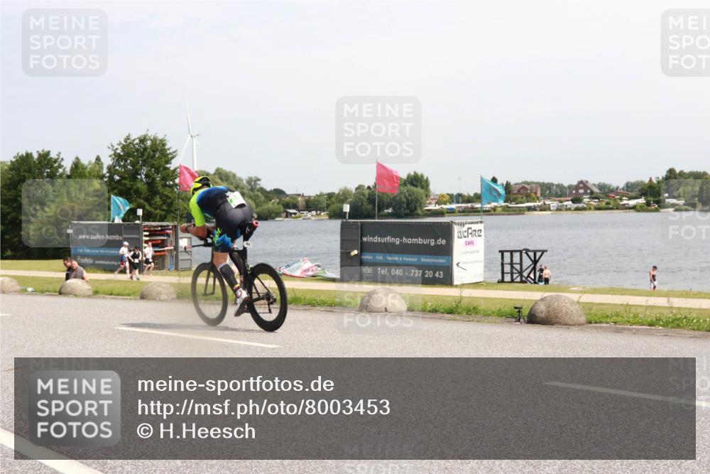 21.06.2025 - 27. Vierlanden-Triathlon H.Heesch http://msf.ph/oto/8003453 15.06.2025 11:48:42 Radfahren 853 meine-sportfotos.de
