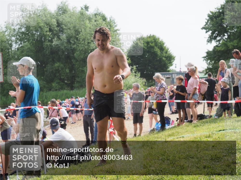 15.06.2025 - 27. Vierlanden-Triathlon KatJ http://msf.ph/oto/8003463 15.06.2025 10:00:20 Schwimmen 290 meine-sportfotos.de