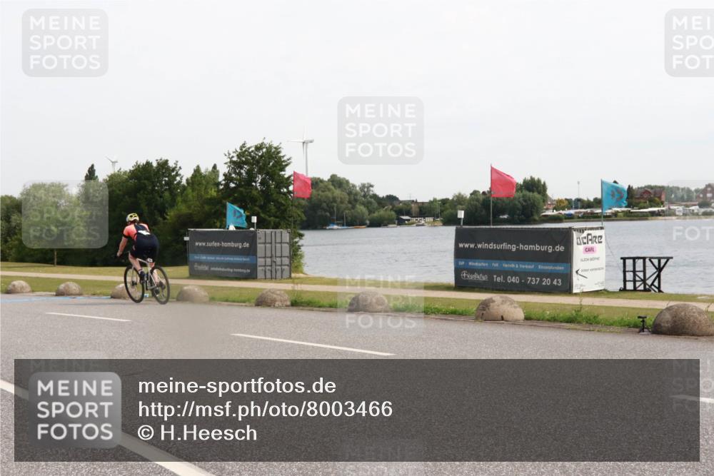 15.06.2025 - 27. Vierlanden-Triathlon H.Heesch http://msf.ph/oto/8003466 15.06.2025 10:29:43 Radfahren 82, 99, 262, 495, 558 meine-sportfotos.de
