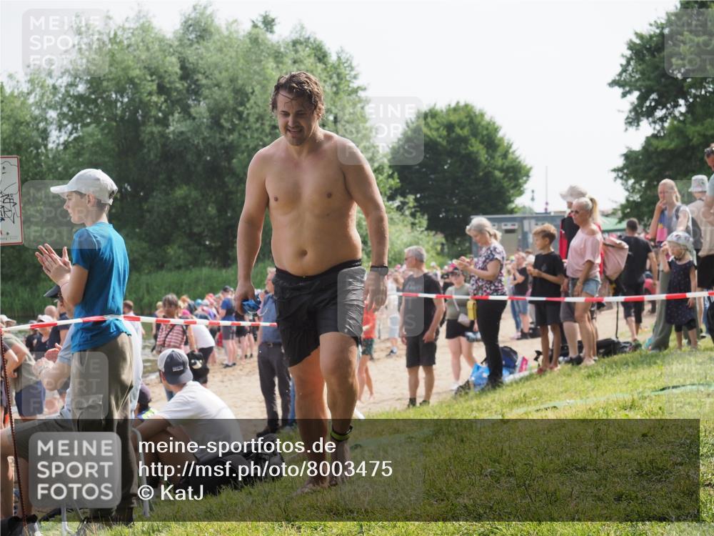 15.06.2025 - 27. Vierlanden-Triathlon KatJ http://msf.ph/oto/8003475 15.06.2025 10:00:20 Schwimmen 290 meine-sportfotos.de