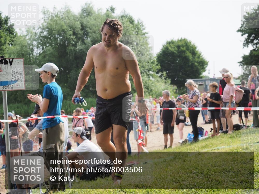15.06.2025 - 27. Vierlanden-Triathlon KatJ http://msf.ph/oto/8003506 15.06.2025 10:00:20 Schwimmen 290 meine-sportfotos.de