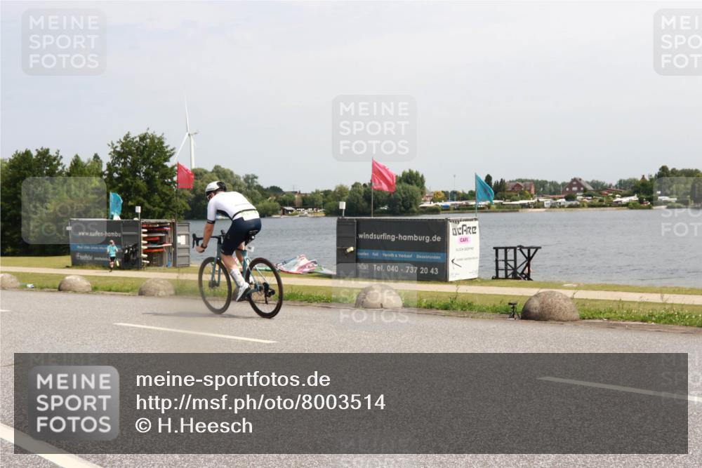 21.06.2025 - 27. Vierlanden-Triathlon H.Heesch http://msf.ph/oto/8003514 15.06.2025 11:49:13 Radfahren 637, 773 meine-sportfotos.de