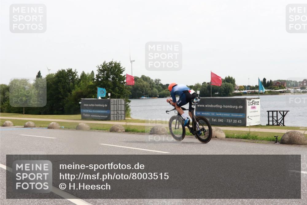 15.06.2025 - 27. Vierlanden-Triathlon H.Heesch http://msf.ph/oto/8003515 15.06.2025 10:29:49 Radfahren 21, 61, 558 meine-sportfotos.de