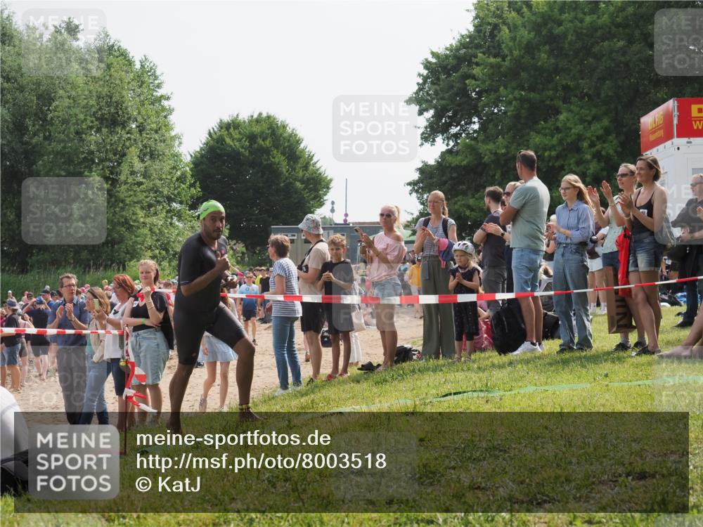 15.06.2025 - 27. Vierlanden-Triathlon KatJ http://msf.ph/oto/8003518 15.06.2025 10:02:18 Schwimmen 317 meine-sportfotos.de