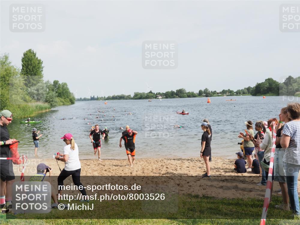 21.06.2025 - 27. Vierlanden-Triathlon MichiJ http://msf.ph/oto/8003526 15.06.2026 10:05:54 Schwimmen 372, 392, 410, 435, 442, 458 meine-sportfotos.de