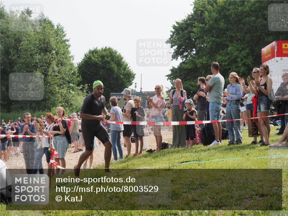 15.06.2025 - 27. Vierlanden-Triathlon KatJ http://msf.ph/oto/8003529 15.06.2025 10:02:18 Schwimmen 317 meine-sportfotos.de