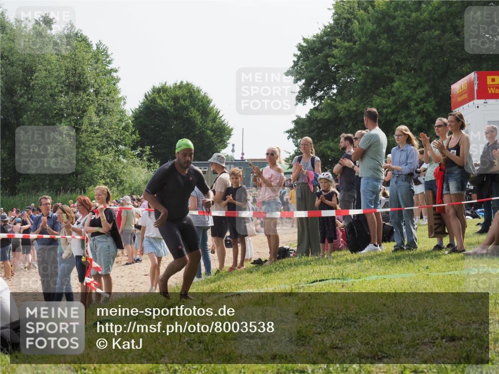 15.06.2025 - 27. Vierlanden-Triathlon KatJ http://msf.ph/oto/8003538 15.06.2025 10:02:19 Schwimmen 317 meine-sportfotos.de