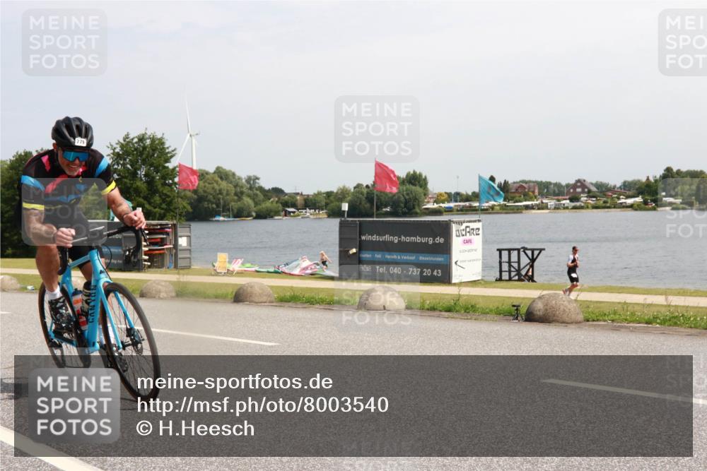 21.06.2025 - 27. Vierlanden-Triathlon H.Heesch http://msf.ph/oto/8003540 15.06.2025 11:49:33 Radfahren 681, 779, 835 meine-sportfotos.de