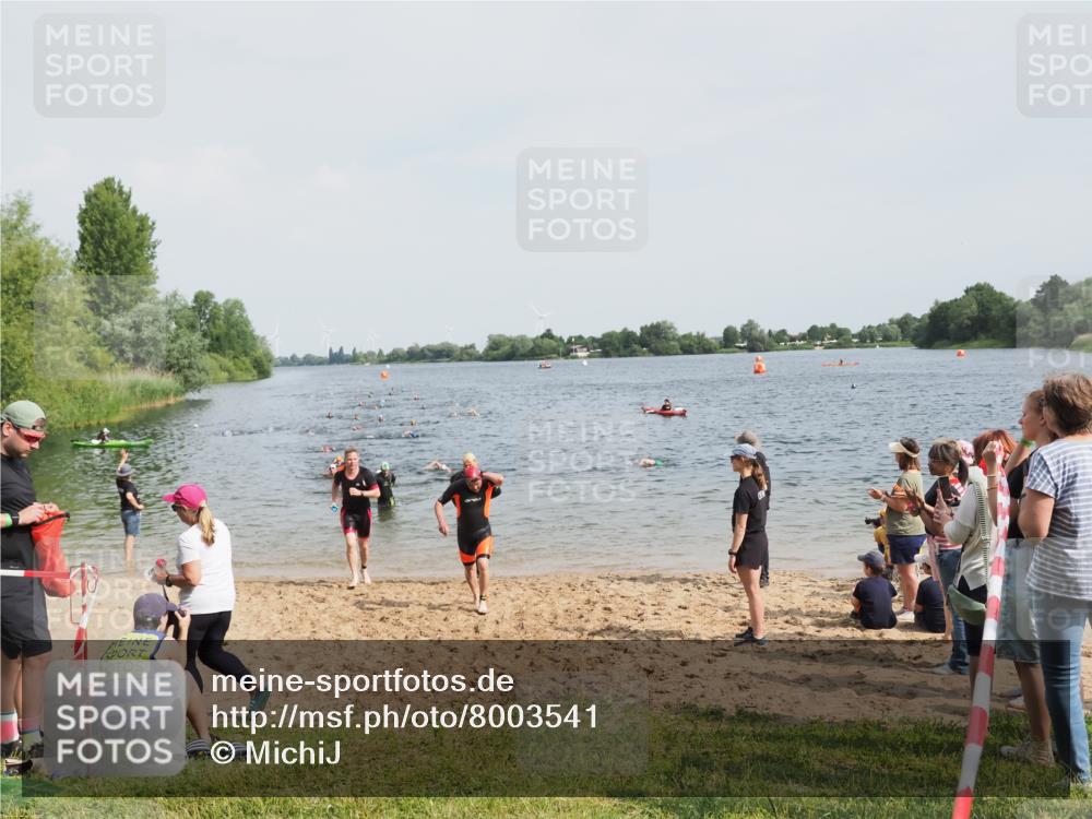 21.06.2025 - 27. Vierlanden-Triathlon MichiJ http://msf.ph/oto/8003541 15.06.2026 10:05:54 Schwimmen 372, 392, 410, 435, 442, 458 meine-sportfotos.de