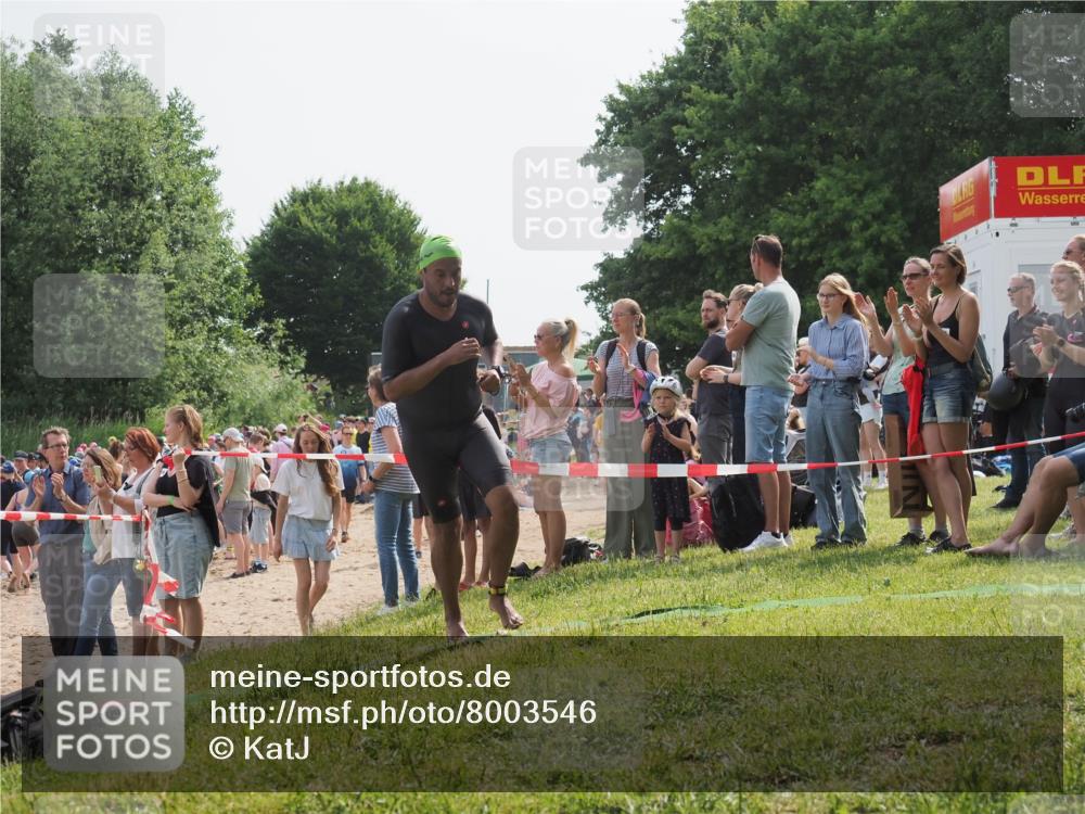 15.06.2025 - 27. Vierlanden-Triathlon KatJ http://msf.ph/oto/8003546 15.06.2025 10:02:19 Schwimmen 317 meine-sportfotos.de