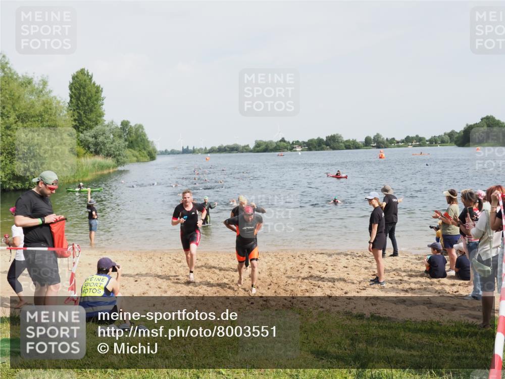 21.06.2025 - 27. Vierlanden-Triathlon MichiJ http://msf.ph/oto/8003551 15.06.2026 10:05:56 Schwimmen 372, 410, 435, 442, 458 meine-sportfotos.de