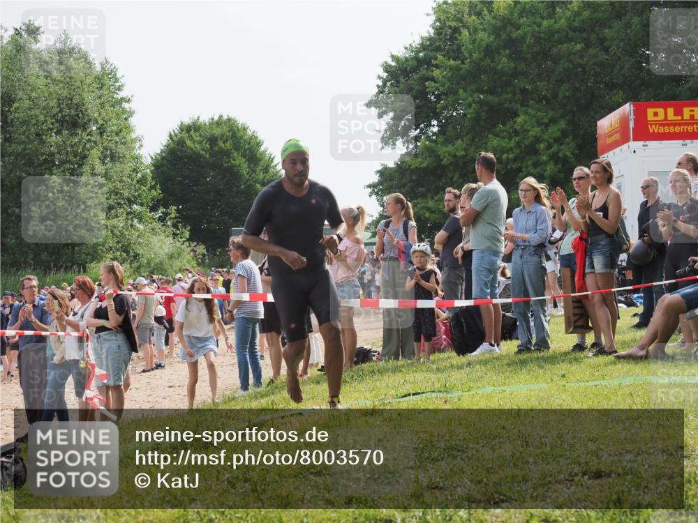 15.06.2025 - 27. Vierlanden-Triathlon KatJ http://msf.ph/oto/8003570 15.06.2025 10:02:19 Schwimmen 317 meine-sportfotos.de