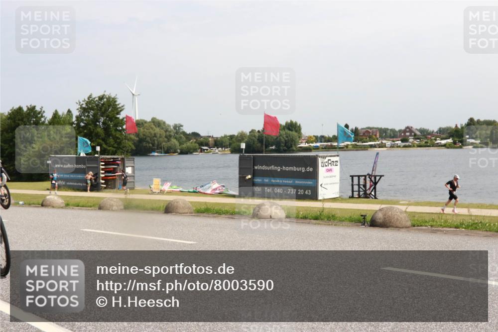 21.06.2025 - 27. Vierlanden-Triathlon H.Heesch http://msf.ph/oto/8003590 15.06.2025 11:49:54 Radfahren 747, 820, 962 meine-sportfotos.de