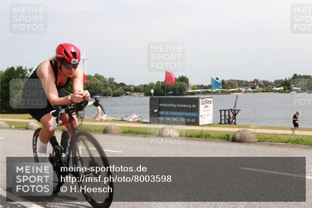 21.06.2025 - 27. Vierlanden-Triathlon H.Heesch http://msf.ph/oto/8003598 15.06.2025 11:49:54 Radfahren 747, 820, 962 meine-sportfotos.de