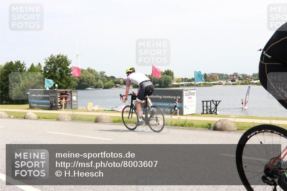 21.06.2025 - 27. Vierlanden-Triathlon H.Heesch http://msf.ph/oto/8003607 15.06.2025 11:50:02 Radfahren 786, 820, 832 meine-sportfotos.de