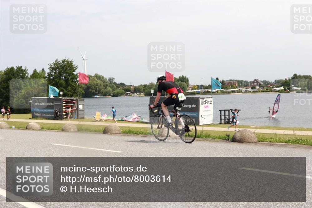 21.06.2025 - 27. Vierlanden-Triathlon H.Heesch http://msf.ph/oto/8003614 15.06.2025 11:50:03 Radfahren 714, 786, 832 meine-sportfotos.de