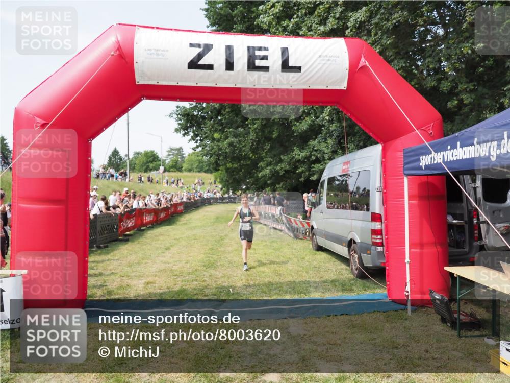 21.06.2025 - 27. Vierlanden-Triathlon MichiJ http://msf.ph/oto/8003620 15.06.2026 11:27:34 Ziel 509 meine-sportfotos.de
