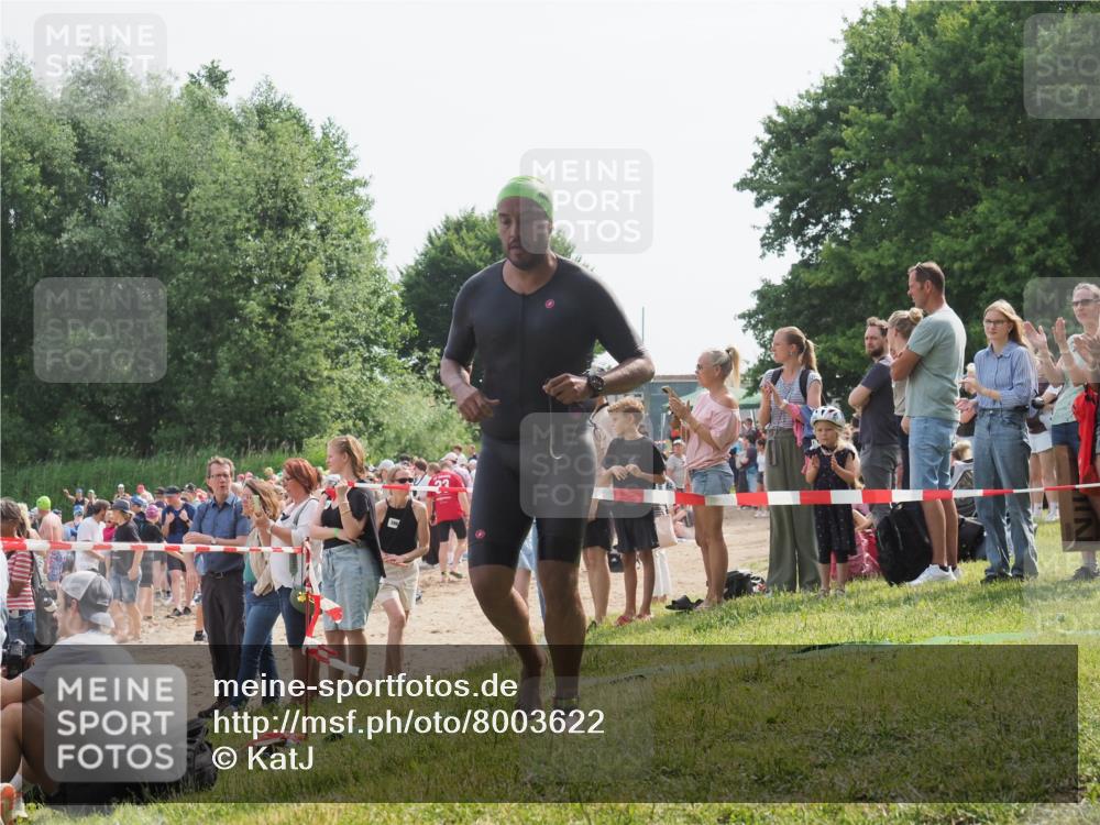 15.06.2025 - 27. Vierlanden-Triathlon KatJ http://msf.ph/oto/8003622 15.06.2025 10:02:20 Schwimmen 317 meine-sportfotos.de