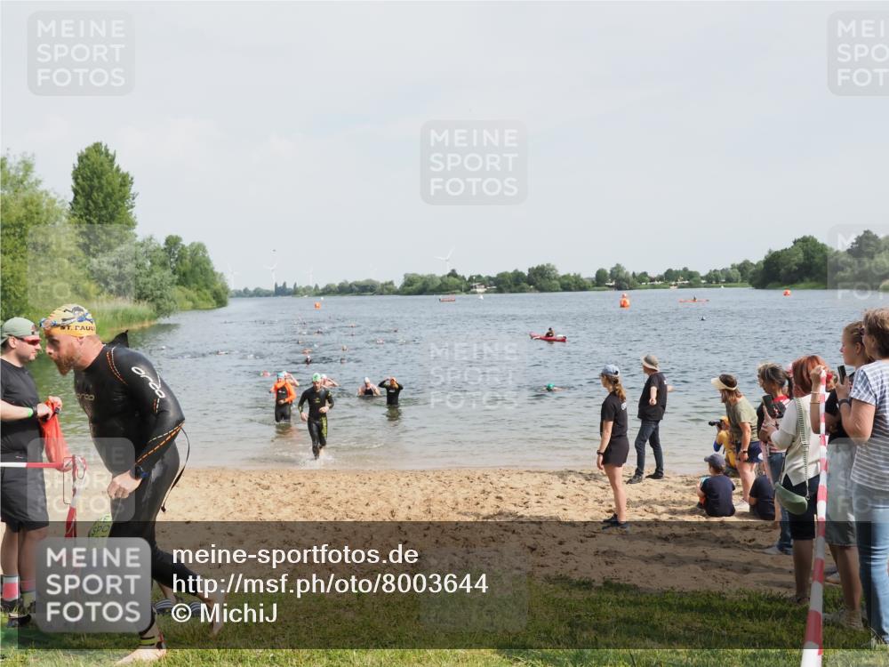 21.06.2025 - 27. Vierlanden-Triathlon MichiJ http://msf.ph/oto/8003644 15.06.2026 10:06:00 Schwimmen 362, 372, 410, 448, 458 meine-sportfotos.de