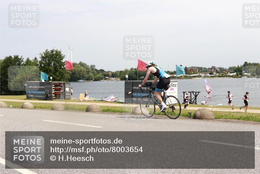 21.06.2025 - 27. Vierlanden-Triathlon H.Heesch http://msf.ph/oto/8003654 15.06.2025 11:50:17 Radfahren 729, 766, 819, 953 meine-sportfotos.de