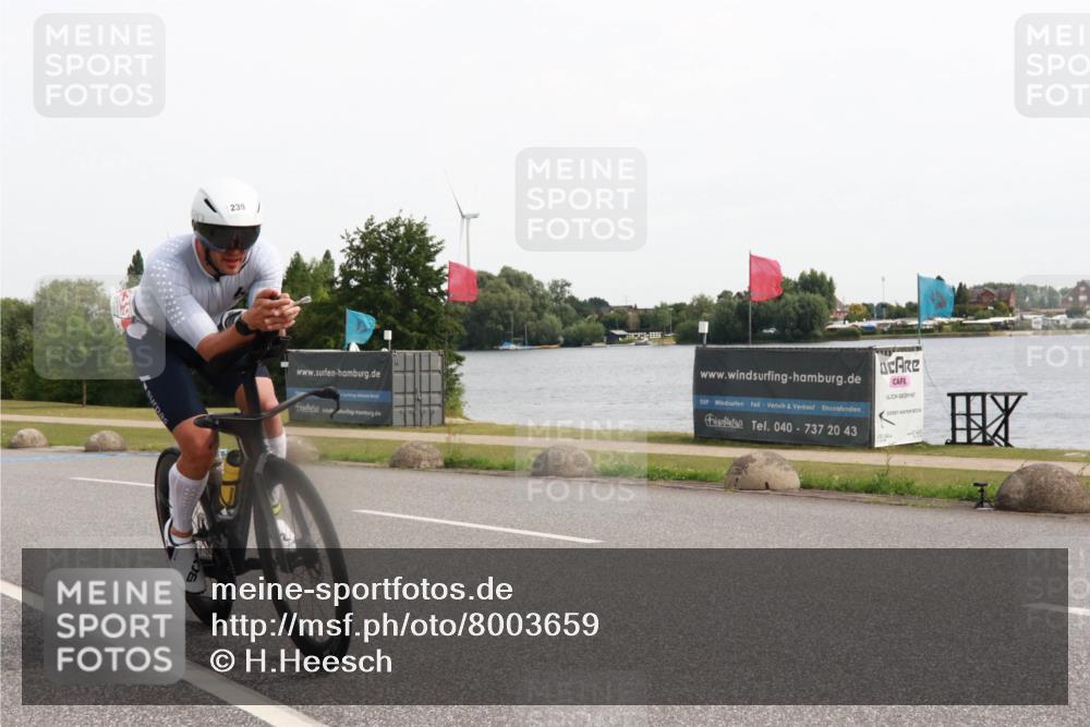 15.06.2025 - 27. Vierlanden-Triathlon H.Heesch http://msf.ph/oto/8003659 15.06.2025 10:30:23 Radfahren 38, 185, 239, 602 meine-sportfotos.de