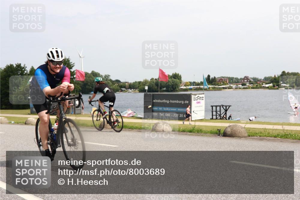 21.06.2025 - 27. Vierlanden-Triathlon H.Heesch http://msf.ph/oto/8003689 15.06.2025 11:50:47 Radfahren 750 meine-sportfotos.de