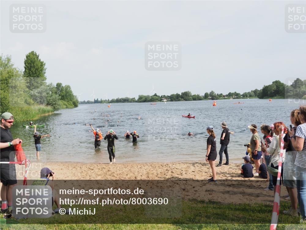 21.06.2025 - 27. Vierlanden-Triathlon MichiJ http://msf.ph/oto/8003690 15.06.2026 10:06:01 Schwimmen 362, 372, 410, 448, 458 meine-sportfotos.de