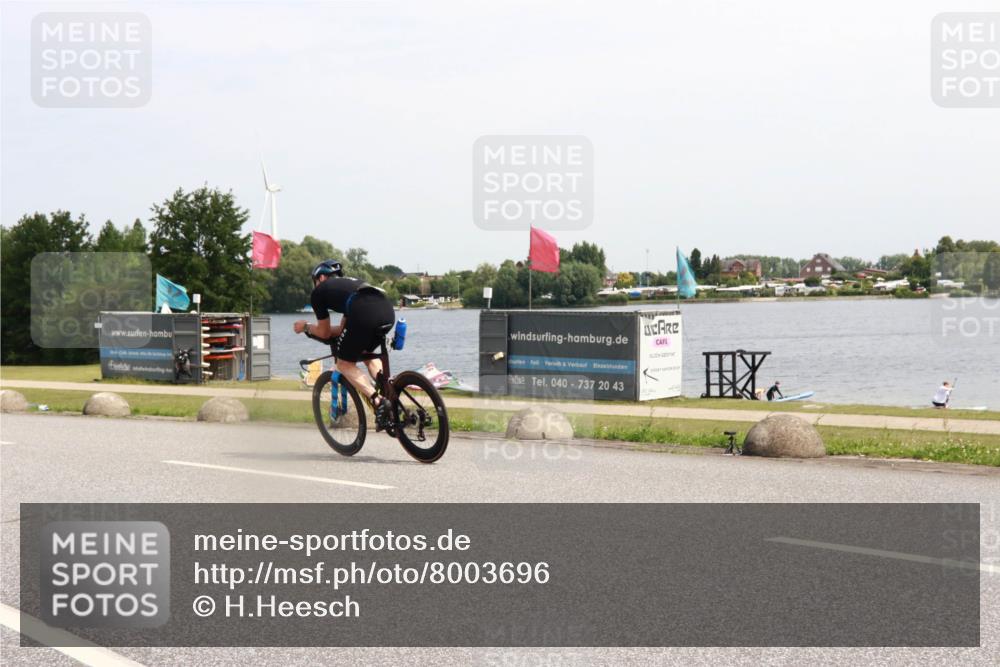 21.06.2025 - 27. Vierlanden-Triathlon H.Heesch http://msf.ph/oto/8003696 15.06.2025 11:51:02 Radfahren 782 meine-sportfotos.de