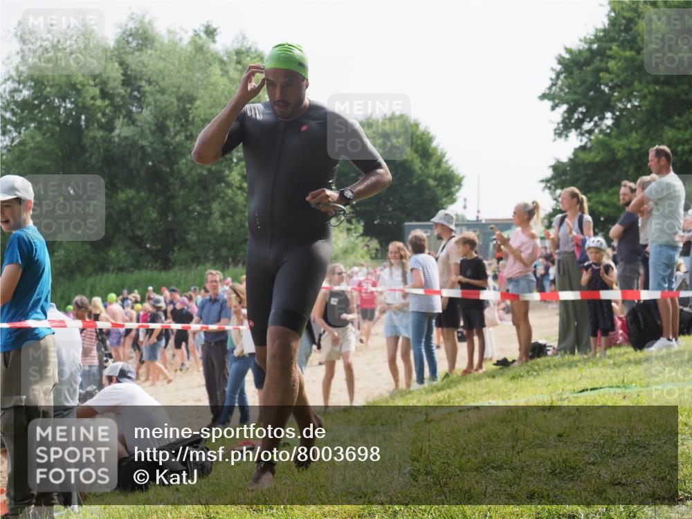 15.06.2025 - 27. Vierlanden-Triathlon KatJ http://msf.ph/oto/8003698 15.06.2025 10:02:21 Schwimmen 317 meine-sportfotos.de