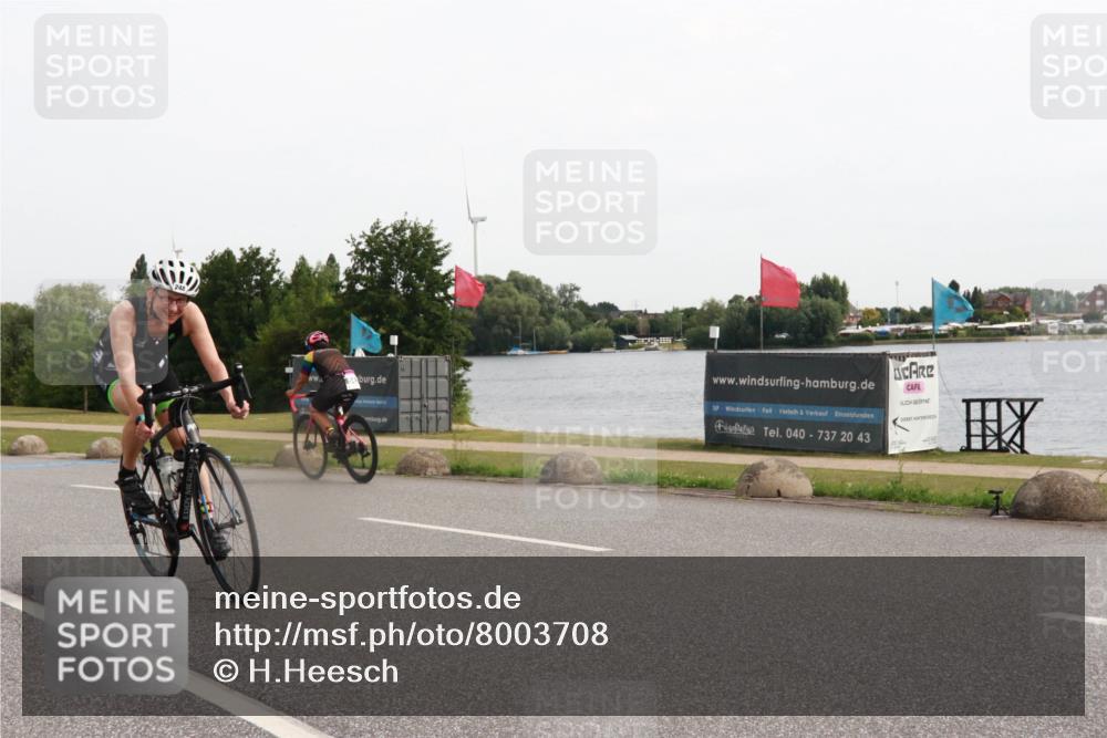 15.06.2025 - 27. Vierlanden-Triathlon H.Heesch http://msf.ph/oto/8003708 15.06.2025 10:30:27 Radfahren 239, 248, 515, 563 meine-sportfotos.de
