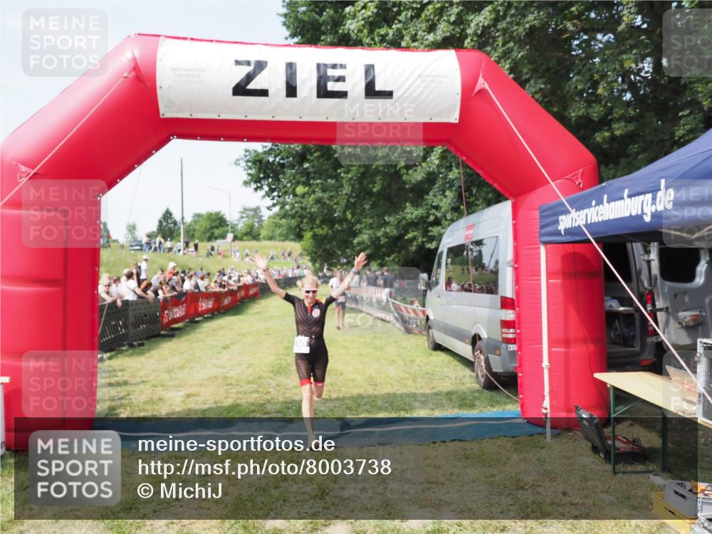 21.06.2025 - 27. Vierlanden-Triathlon MichiJ http://msf.ph/oto/8003738 15.06.2026 11:28:01 Ziel 193, 590 meine-sportfotos.de
