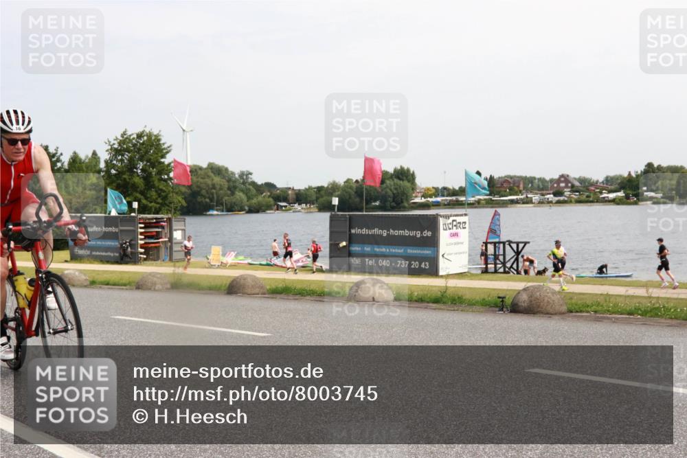 21.06.2025 - 27. Vierlanden-Triathlon H.Heesch http://msf.ph/oto/8003745 15.06.2025 11:51:23 Radfahren 16, 840 meine-sportfotos.de