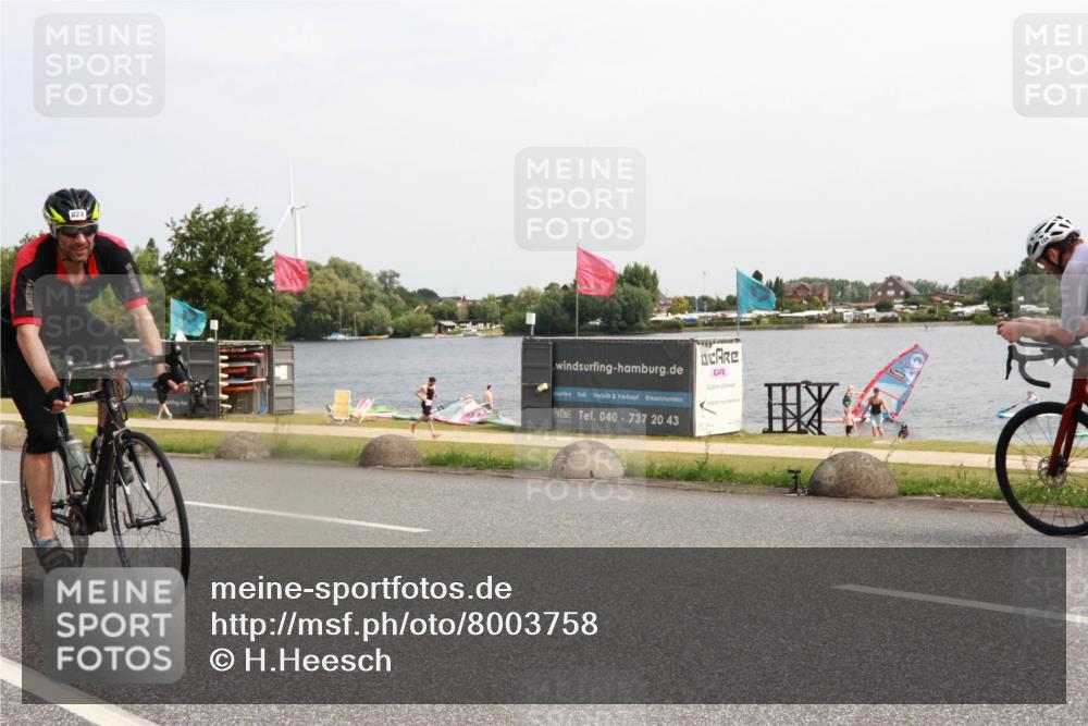 21.06.2025 - 27. Vierlanden-Triathlon H.Heesch http://msf.ph/oto/8003758 15.06.2025 11:51:36 Radfahren 794, 824, 958 meine-sportfotos.de