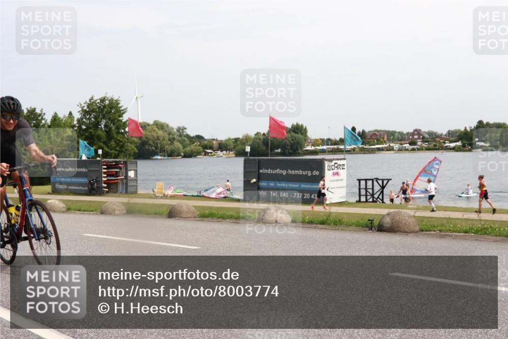 21.06.2025 - 27. Vierlanden-Triathlon H.Heesch http://msf.ph/oto/8003774 15.06.2025 11:51:38 Radfahren 728, 824, 952, 958 meine-sportfotos.de