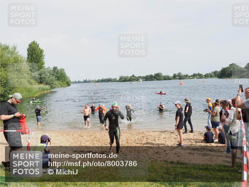 21.06.2025 - 27. Vierlanden-Triathlon MichiJ http://msf.ph/oto/8003786 15.06.2026 10:06:05 Schwimmen 362, 369, 372, 381, 410, 418, 448 meine-sportfotos.de