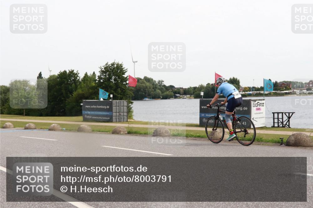 15.06.2025 - 27. Vierlanden-Triathlon H.Heesch http://msf.ph/oto/8003791 15.06.2025 10:30:54 Radfahren 51, 553, 572 meine-sportfotos.de