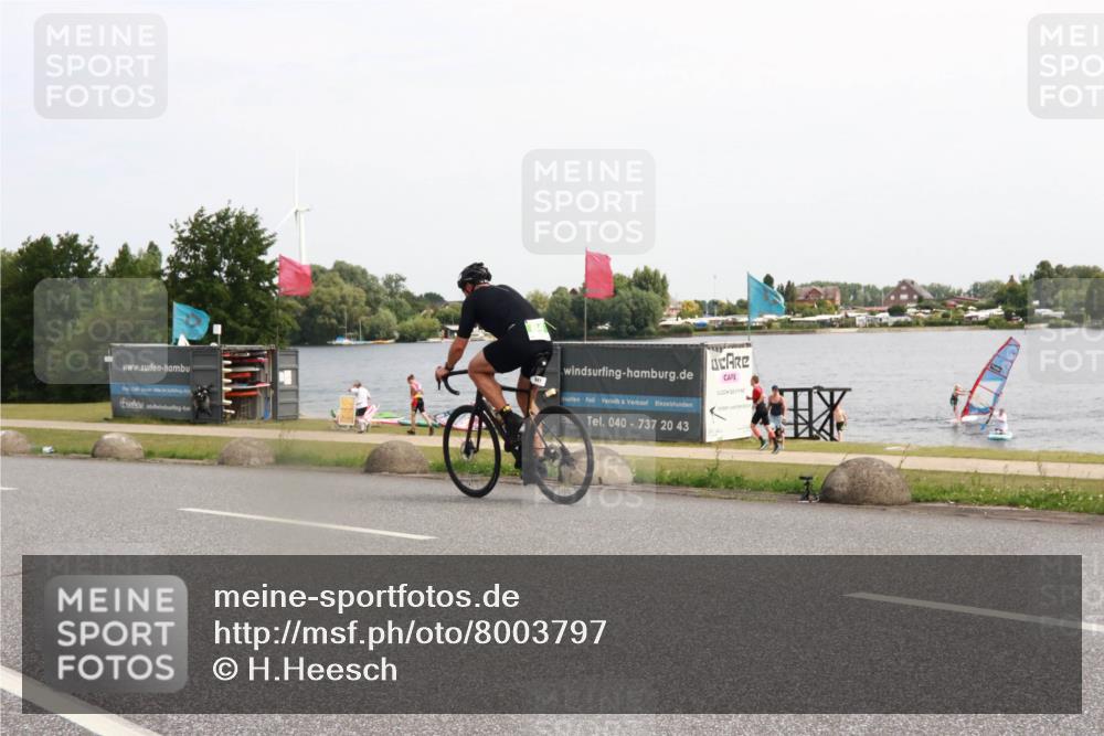 21.06.2025 - 27. Vierlanden-Triathlon H.Heesch http://msf.ph/oto/8003797 15.06.2025 11:51:46 Radfahren 841, 952 meine-sportfotos.de