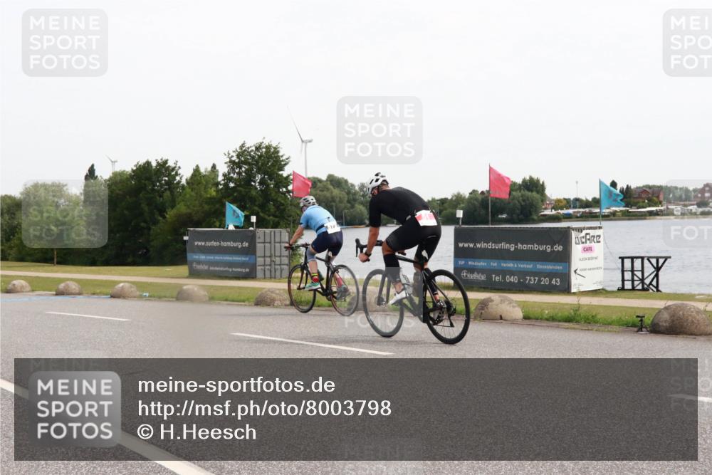 15.06.2025 - 27. Vierlanden-Triathlon H.Heesch http://msf.ph/oto/8003798 15.06.2025 10:30:54 Radfahren 51, 553, 572 meine-sportfotos.de
