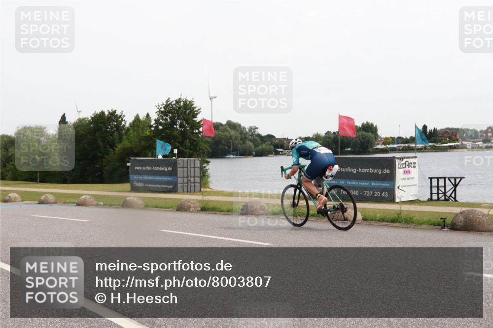 15.06.2025 - 27. Vierlanden-Triathlon H.Heesch http://msf.ph/oto/8003807 15.06.2025 10:30:58 Radfahren 51, 207, 572 meine-sportfotos.de