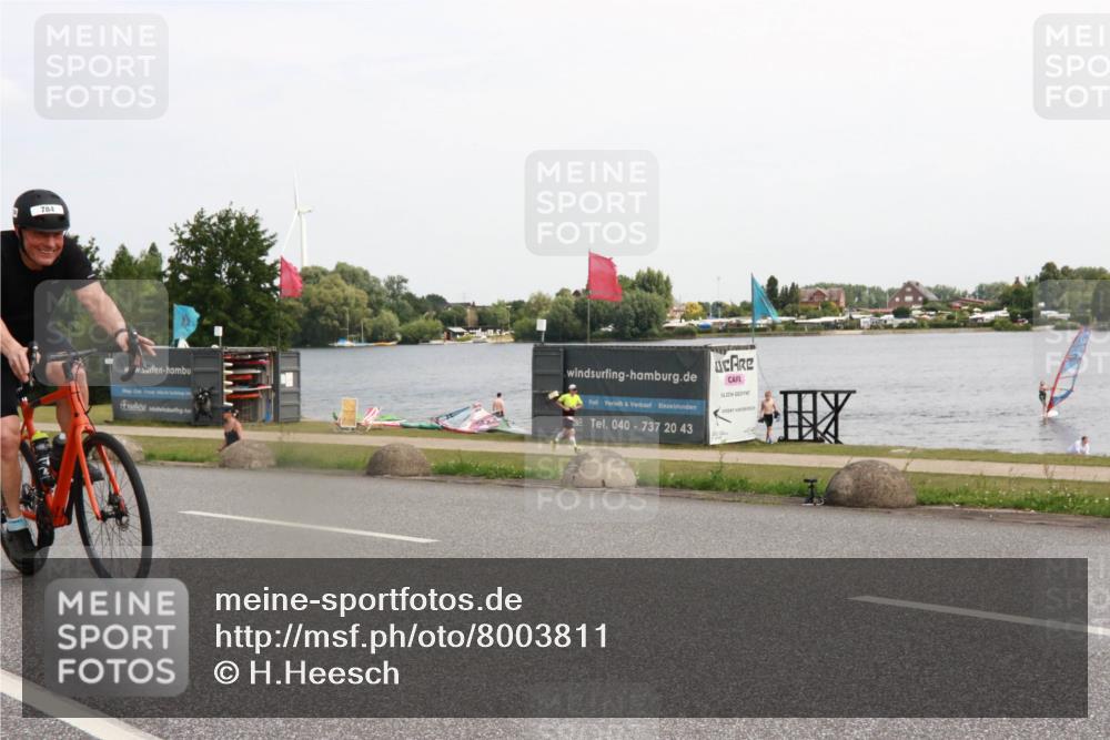 21.06.2025 - 27. Vierlanden-Triathlon H.Heesch http://msf.ph/oto/8003811 15.06.2025 11:51:59 Radfahren 208, 784, 928 meine-sportfotos.de